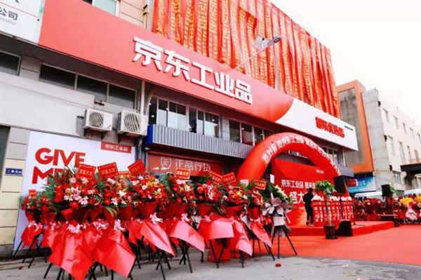 短短4個(gè)月從1500家五金店中脫穎而出 這家五金店做對了什么